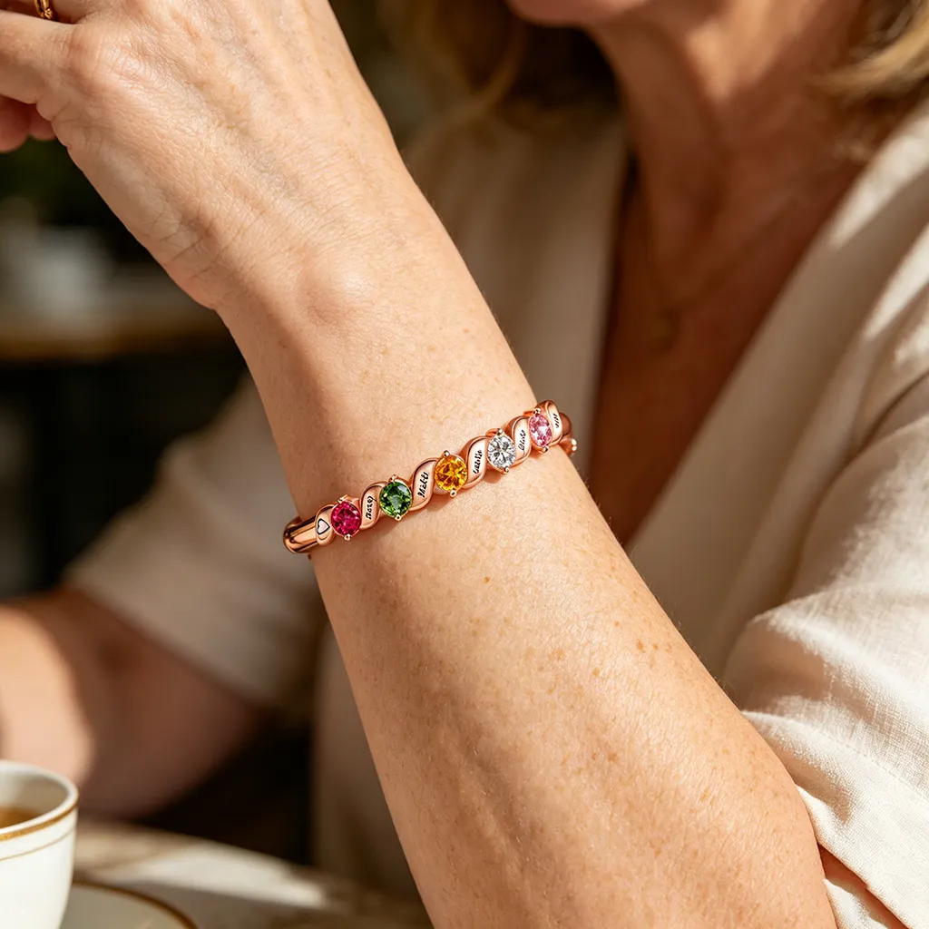 The Family Heartstring Bracelet : Personalized Gift for Mom & Grandma