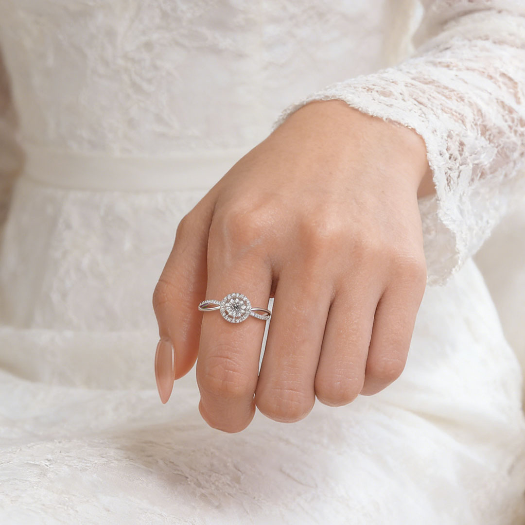 Valentine’s Gift for My Best Friend – Eternal Friendship Ring with Halo Design