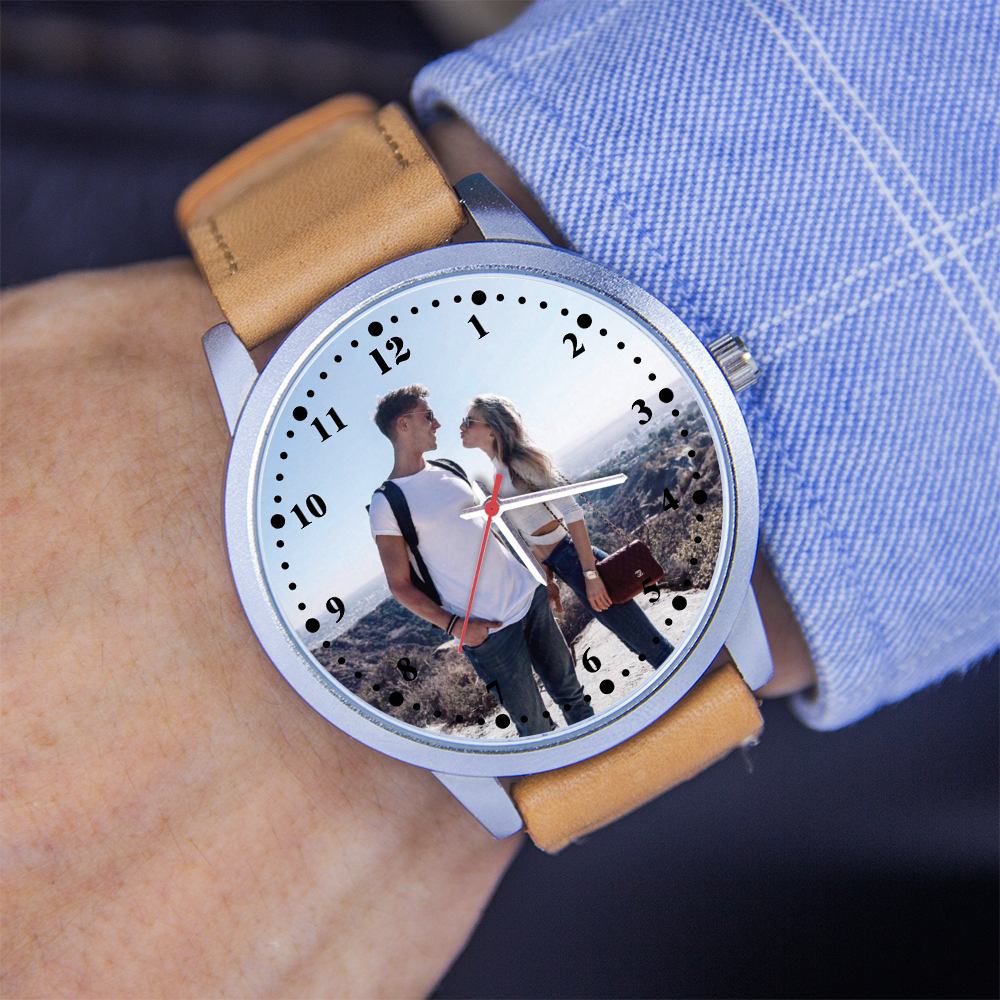 Customizable Quartz Wristwatch