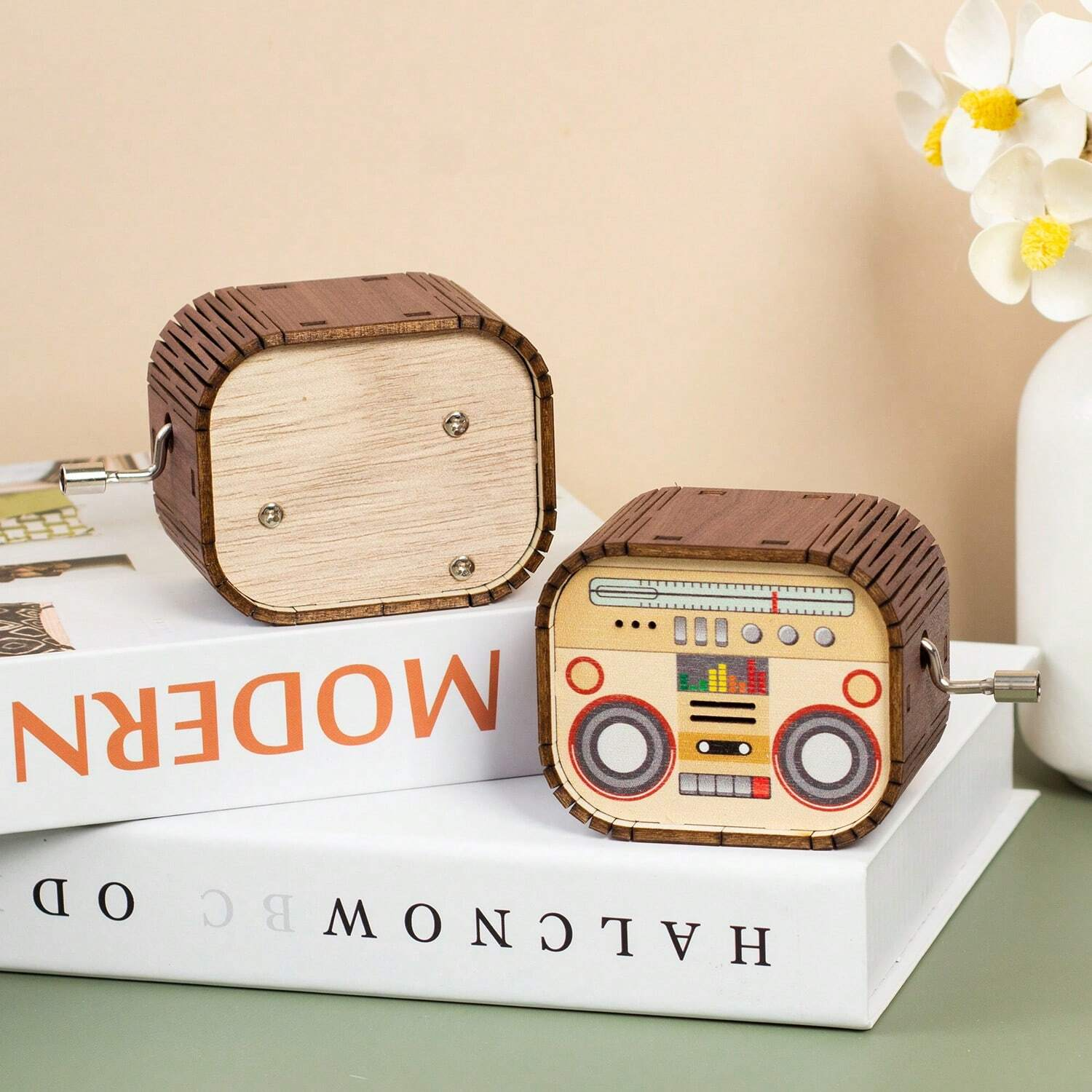 Retro hand-cranked music box