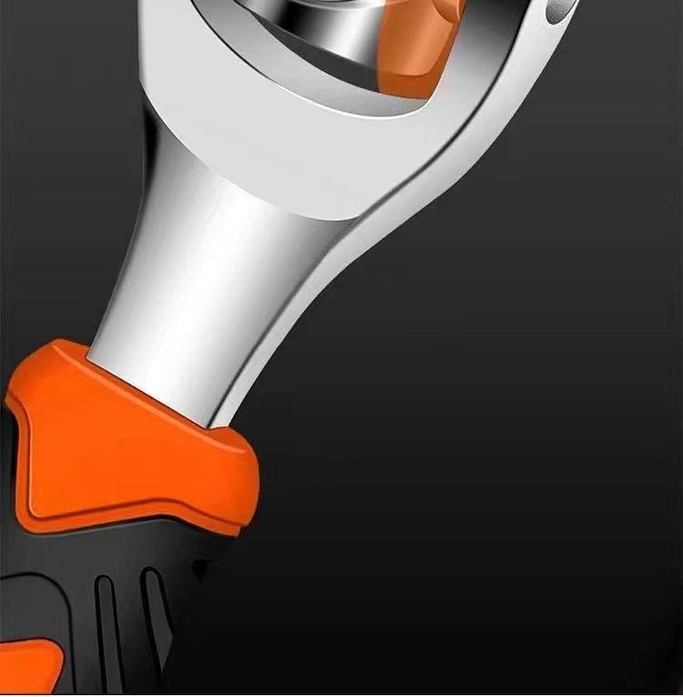 Multi-size socket wrench fits various bolts and nuts
