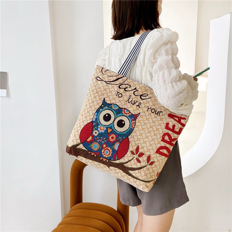 Artistic Vintage Fashion Illustrated Embroidered Shoulder Tote Bag👜