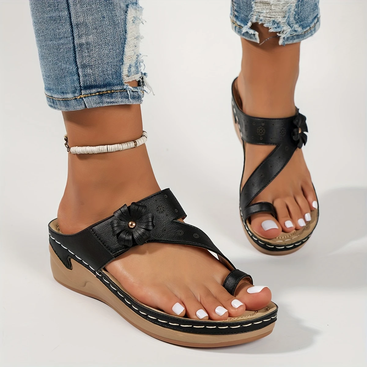 女士时尚坡跟凉鞋 - 开口式，花扣设计，舒适四季pu面料 5