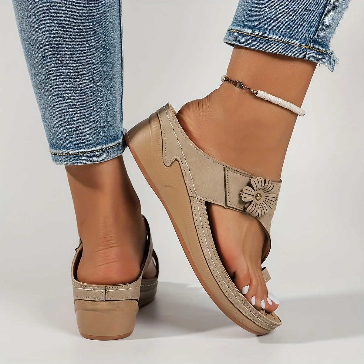 女士时尚坡跟凉鞋 - 开口式，花扣设计，舒适四季pu面料 9