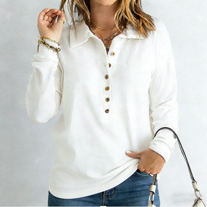 Comfortable women's knitwear with buttons, loose long sleeves, suitable for everyday wear in autumn and winter.