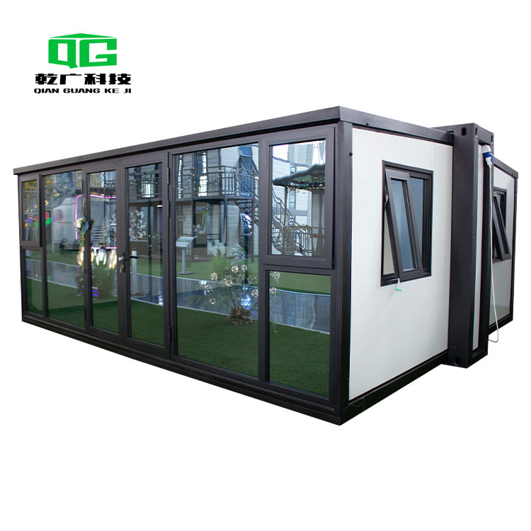 mini expandable house