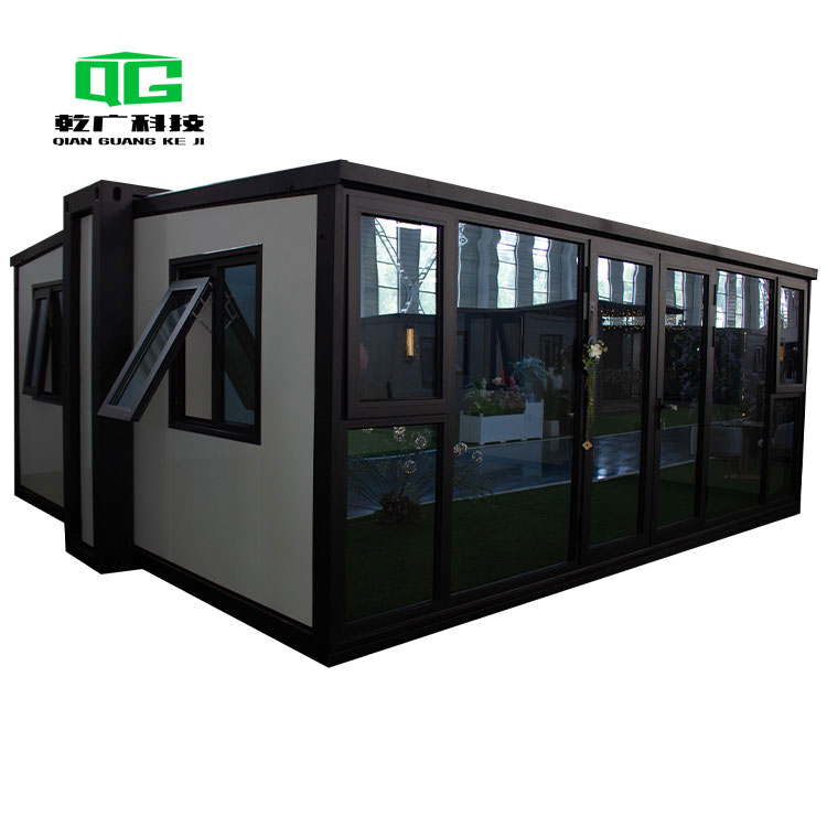 700 expandable house