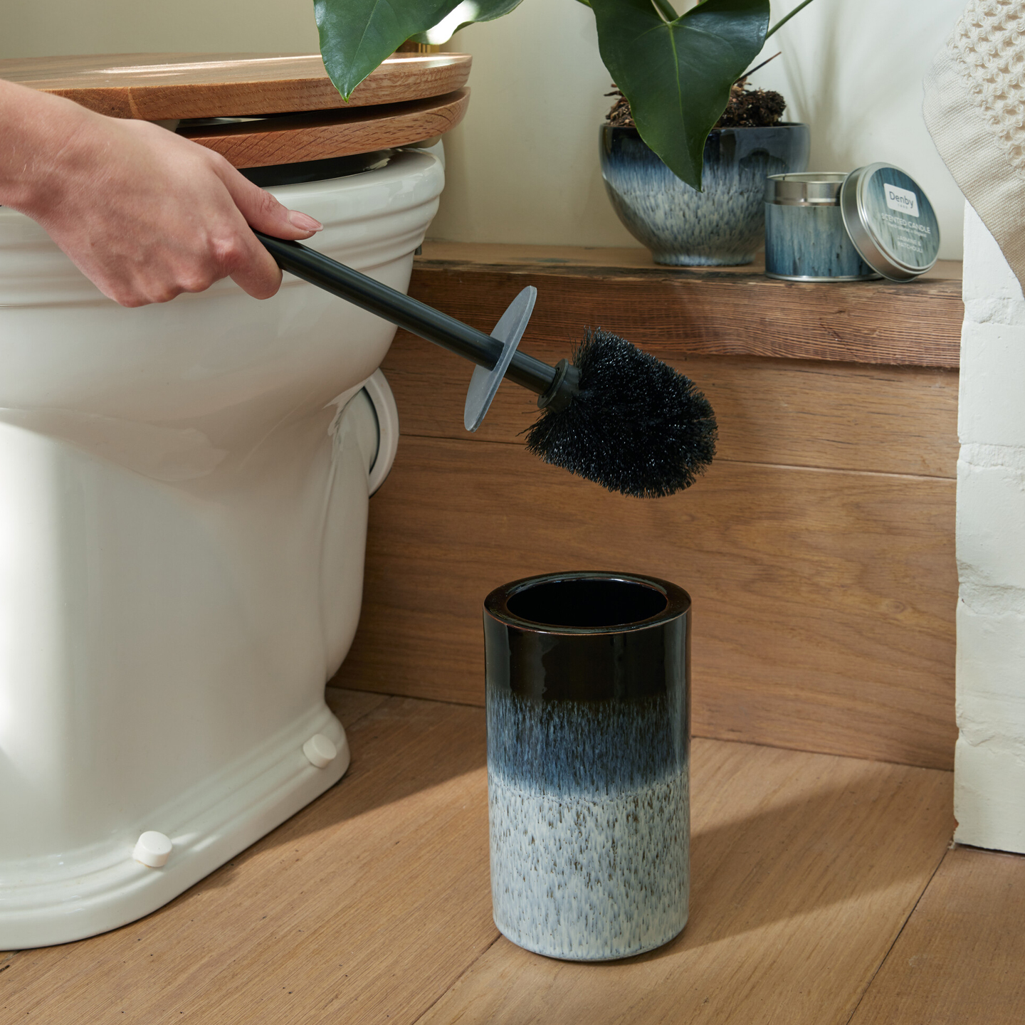 Halo Toilet Brush And Holder