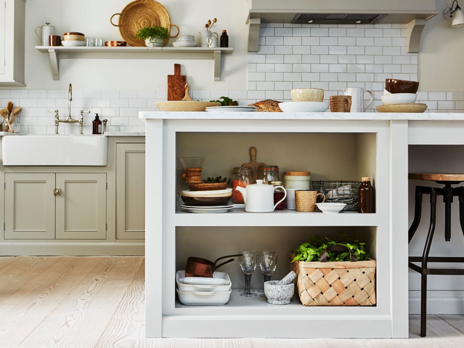 accent colours for white kitchen units