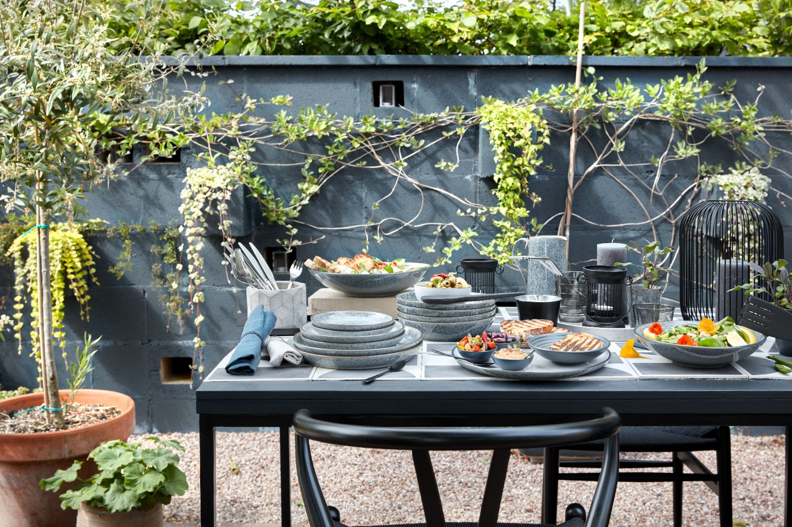 Easter dining table outdoors Easter dining table outdoors