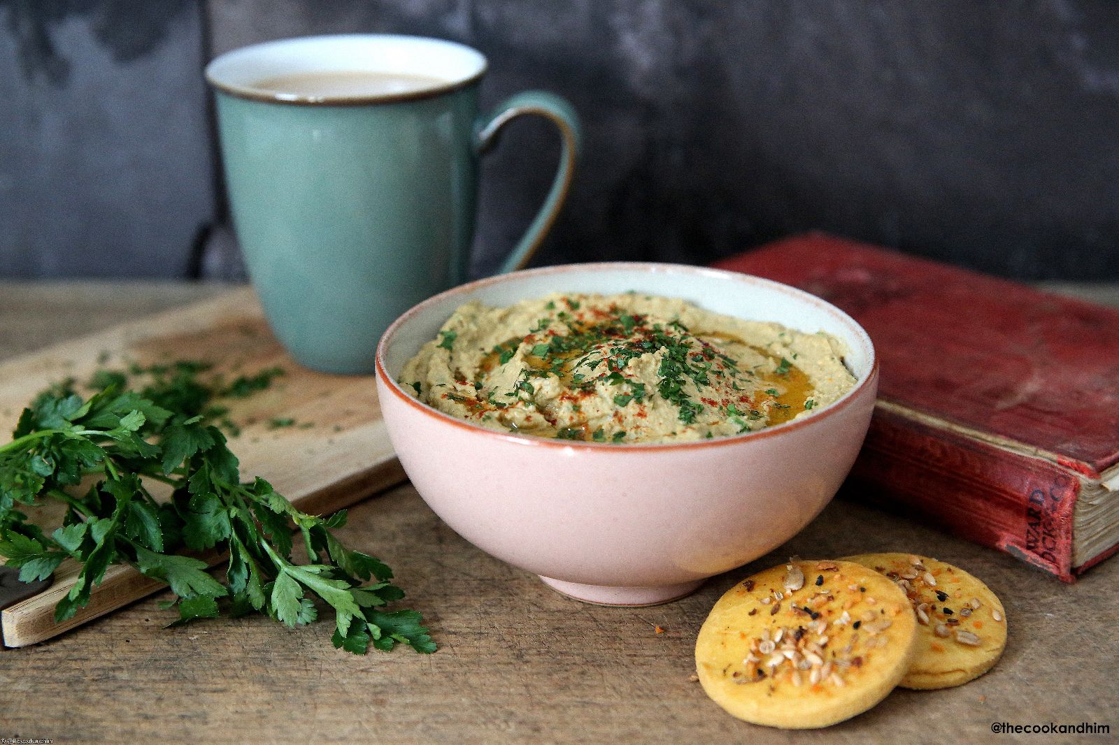 Sundried tomato and basil houmous