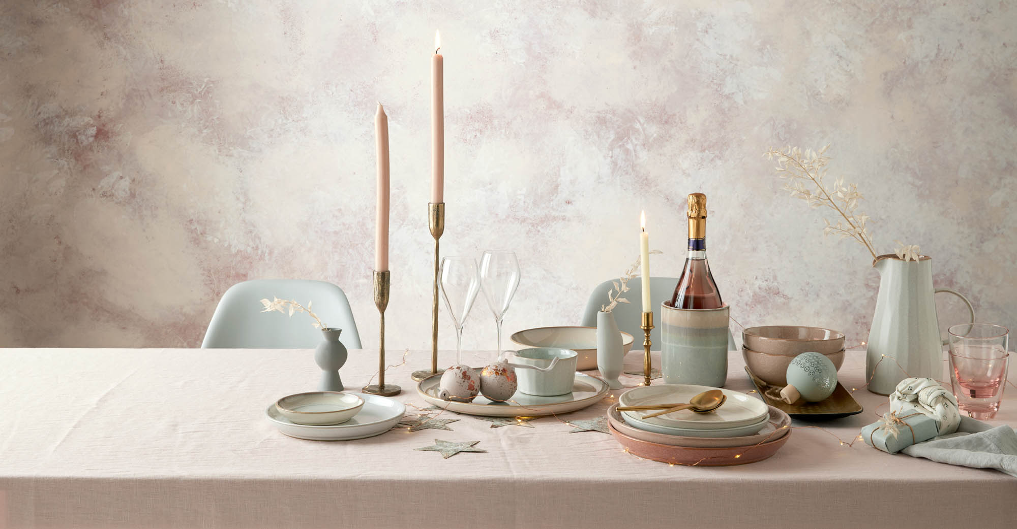 Table setting with champagne Table setting with champagne