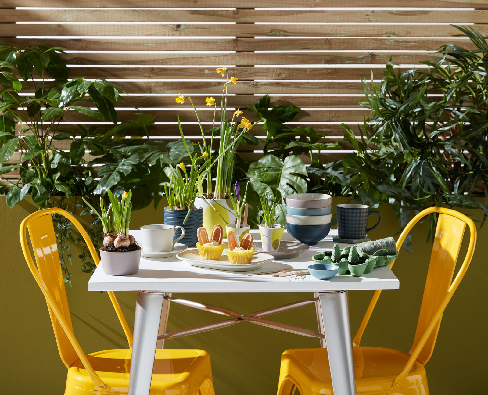 Easter dining table for outdoors Easter dining table for outdoors