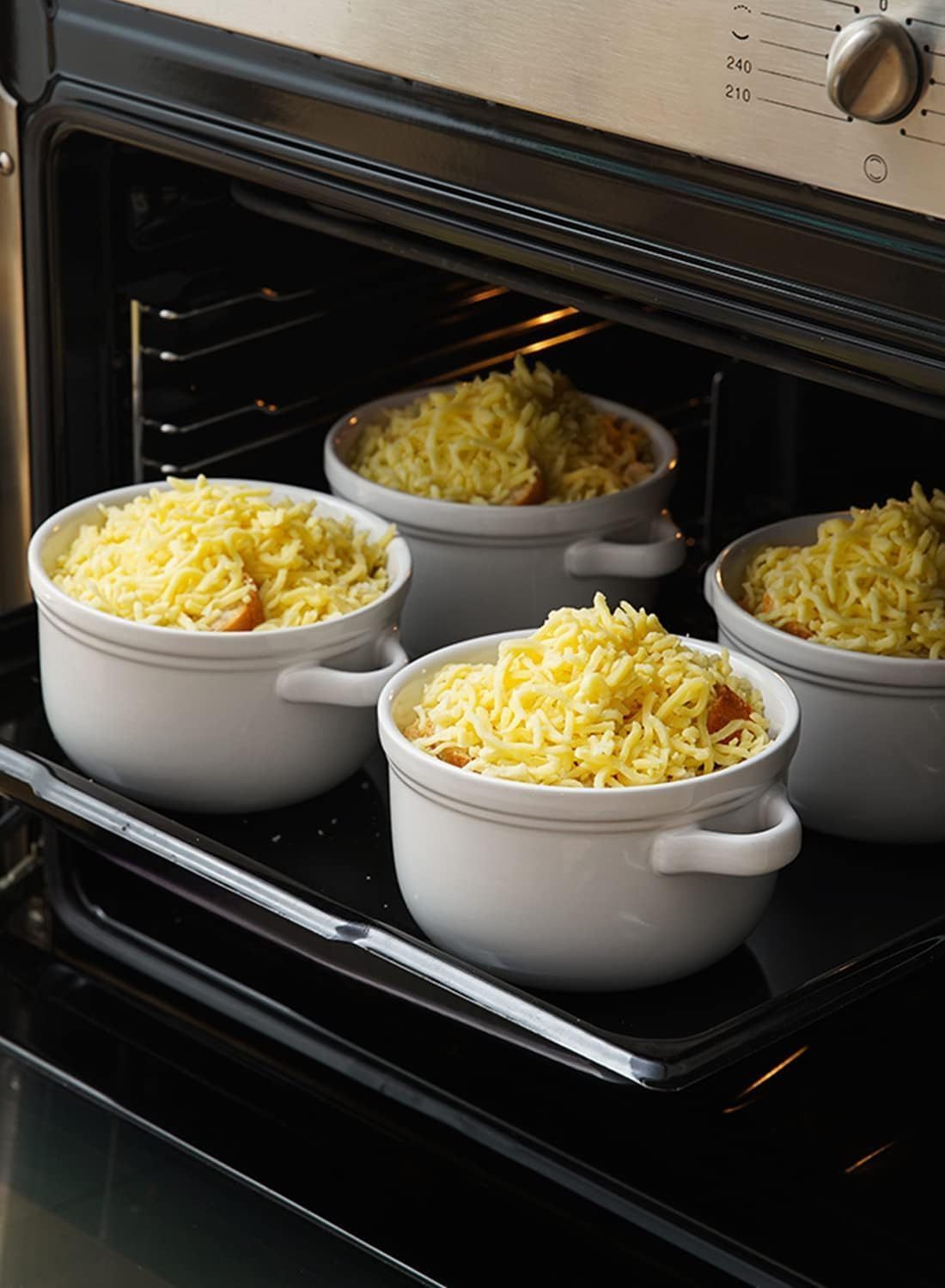 Soup Bowls With Handles 28 oz and Silicone Lids, French Onion Soup Bowl for Chili, Beef Stew, Cereal, Ceramic Soup Crocks oven Safe