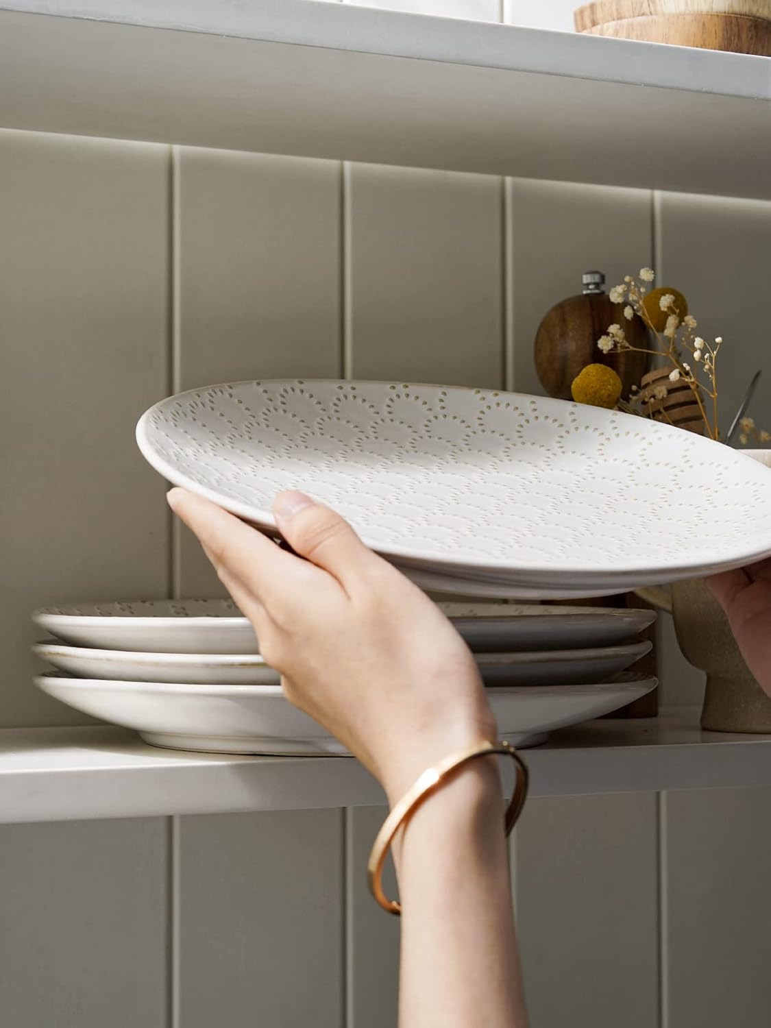 Dinner Plates 10 Inch, Ceramic Dish Set for Kitchen, Embossed Serving Dish, Microwave Oven Dishwasher Safe, For Housewarming or Wedding - Set of 4, Arctic white