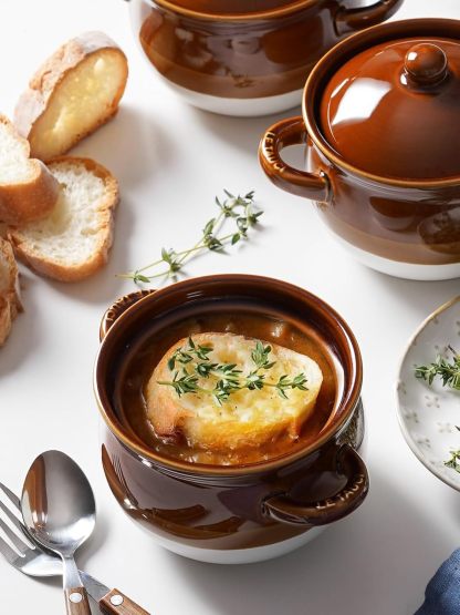 French Onion Soup Bowls with Lid, 16 Oz French Onion Soup Crocks Oven Safe Ceramic Soup Bowls with Handles for Soup, Chili, Beef Stew, Cereal, Pot Pies, Set of 4