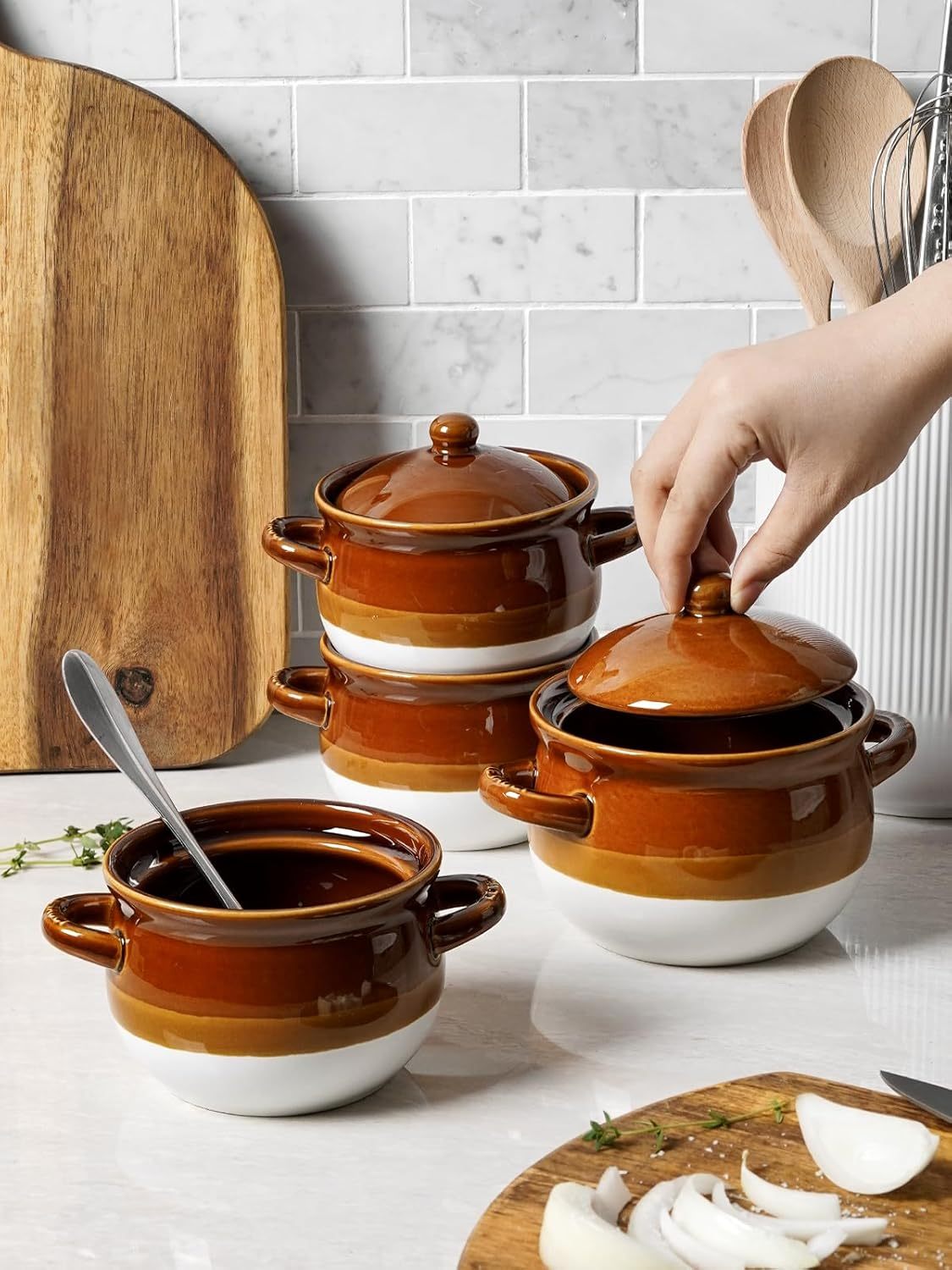 French Onion Soup Bowls with Lid, 16 Oz French Onion Soup Crocks Oven Safe Ceramic Soup Bowls with Handles for Soup, Chili, Beef Stew, Cereal, Pot Pies, Set of 4