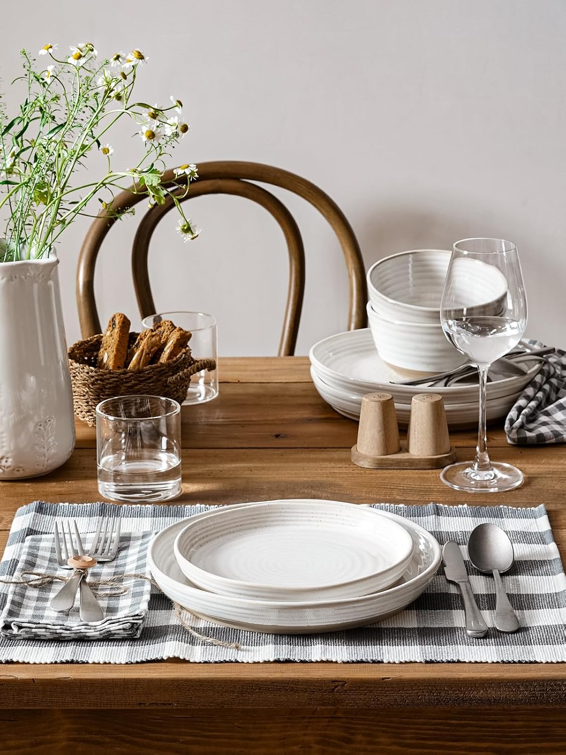 Salad Plates 8 Inch, Flat Dessert Plate Set for Appetizer Bread, Ceramic Dish, Microwave Dishwasher Oven Safe, Housewarming & Wedding Present - Set of 4, Arctic White