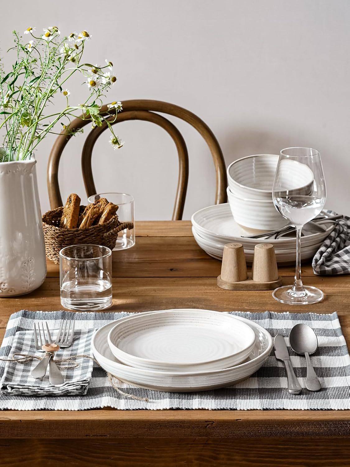 Salad Plates 8 Inch, Flat Dessert Plate Set for Appetizer Bread, Ceramic Dish, Microwave Dishwasher Oven Safe, Housewarming & Wedding Present - Set of 4, Arctic White