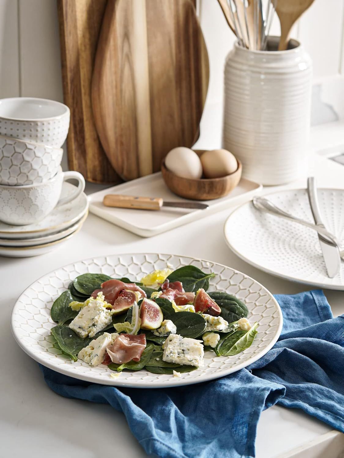 Dinner Plates 10 Inch, Ceramic Dish Set for Kitchen, Embossed Serving Dish, Microwave Oven Dishwasher Safe, For Housewarming or Wedding - Set of 4, Arctic white