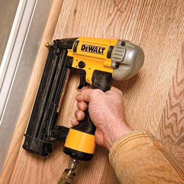 DEWALT 16-54mm Seria C1 18ga Precyzyjna gwoździarka pneumatyczna Bradder DPN1850PP-XJ