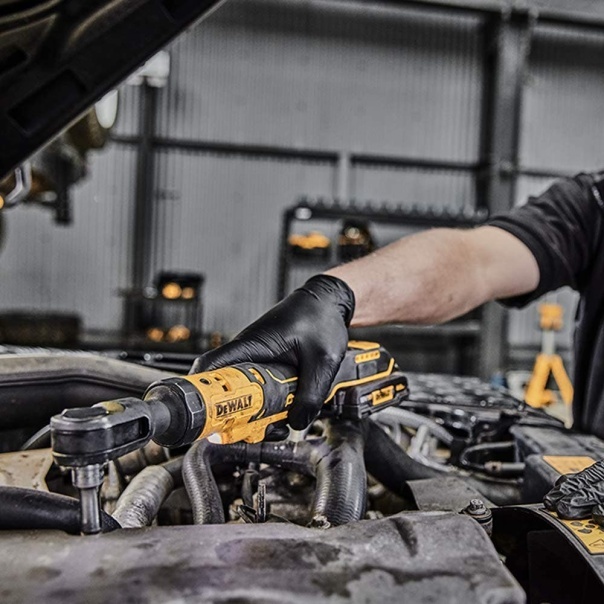 DEWALT 18 V bezszczotkowa osłona klucza grzechotkowego 3/8" DCF513N-XJ