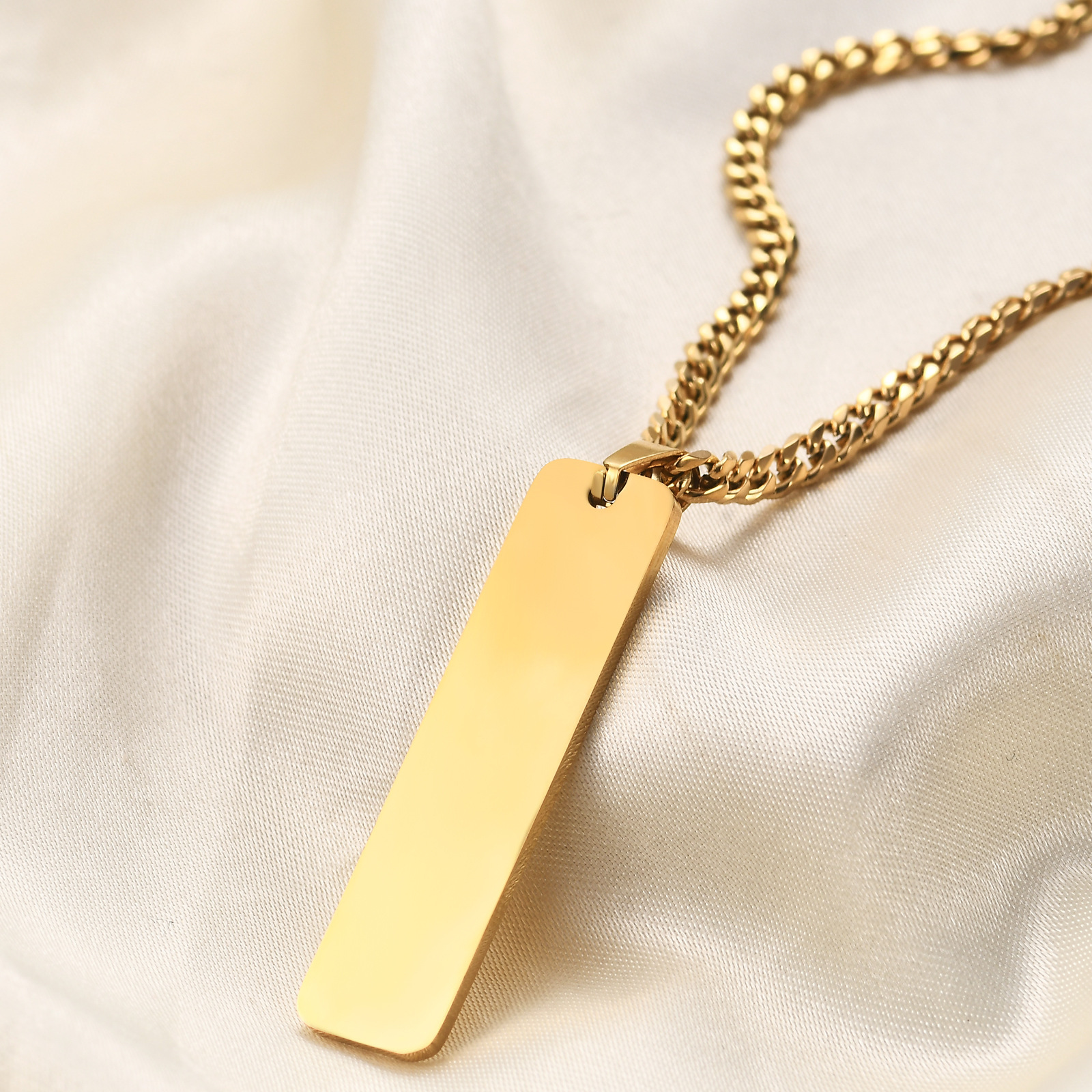 Round Photo Locket Engraved Pendant Necklace