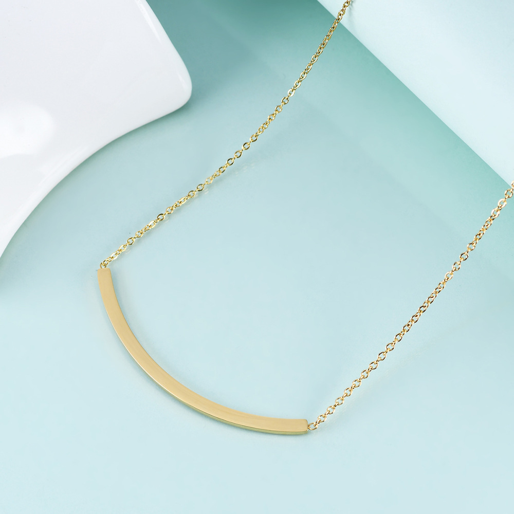 Thin Smile Pad Engraved Necklace