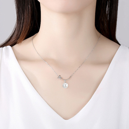 Chic Leaf NFC Pearl Necklace