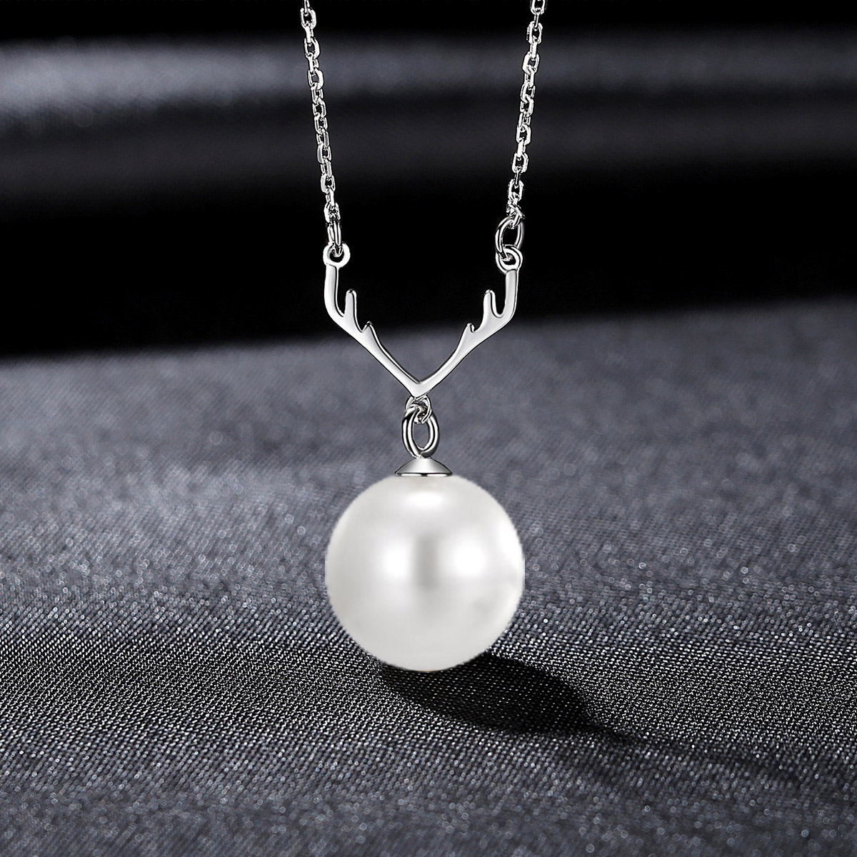 Astra Loop NFC Pearl Necklace