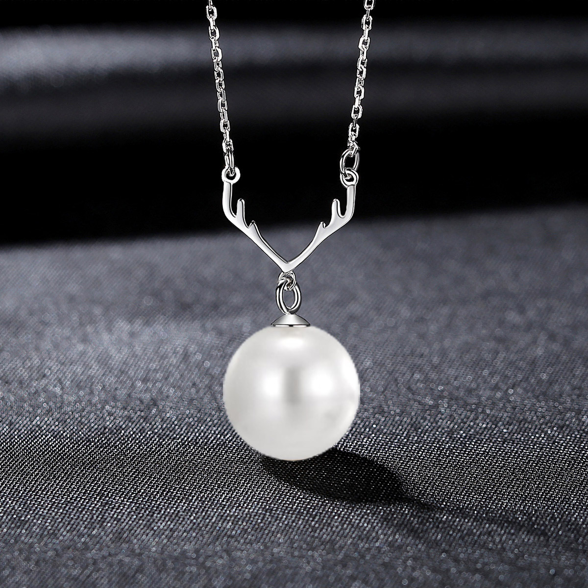 Astra Loop NFC Pearl Necklace