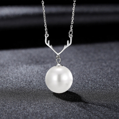 Astra Loop NFC Pearl Necklace