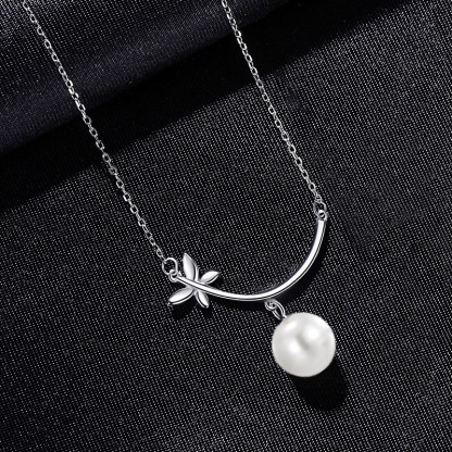 Chic Leaf NFC Pearl Necklace