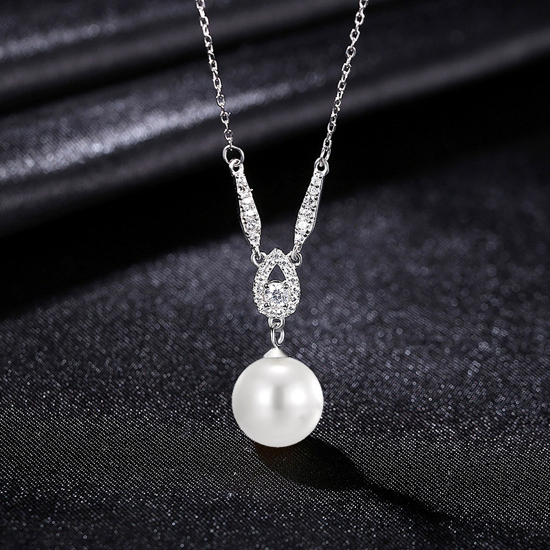Onyx Thread NFC Pearl Necklace