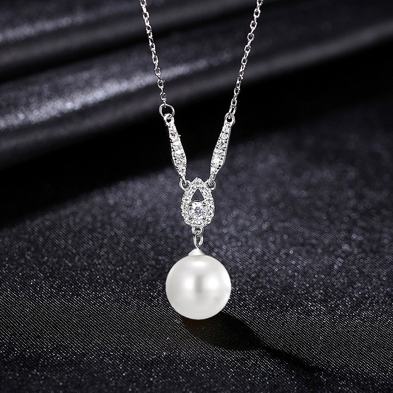 Onyx Thread NFC Pearl Necklace
