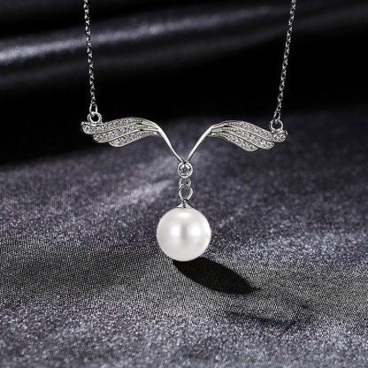 Lumos NFC Pearl Necklace