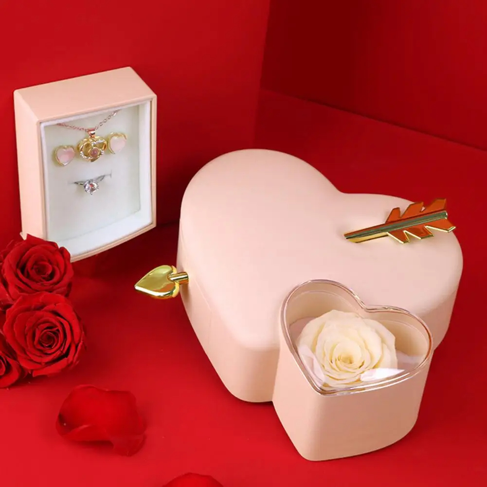 Arrow Heart Rose Box