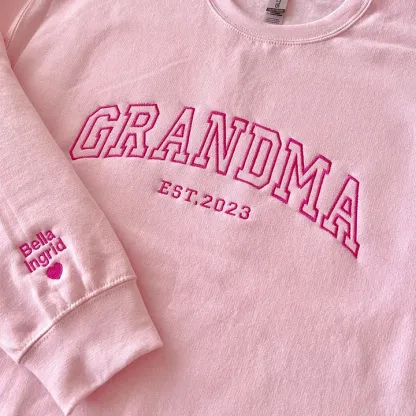 Custom Embroidered MAMA Sweatshirt with Kids Names on Sleeve – Mother’s Day Gift