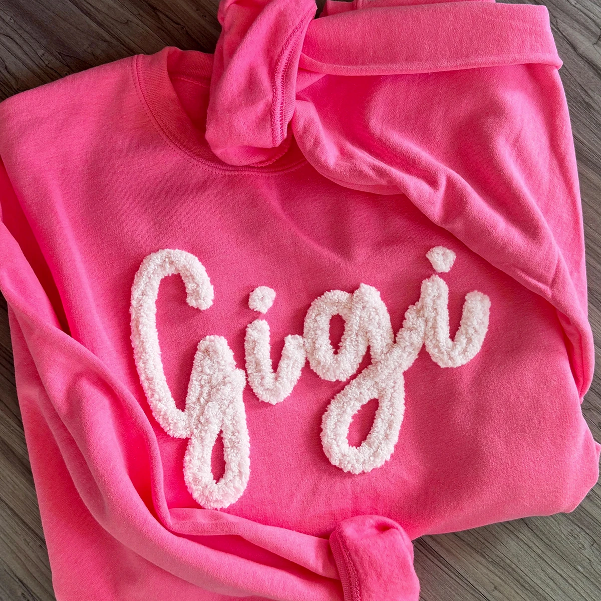 Cozy Chenille Sweatshirt – The Perfect Mother‘s Day Gift for Mom & Grandma