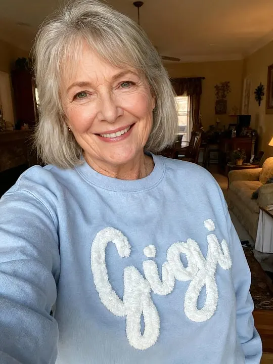 Cozy Chenille Sweatshirt – The Perfect Mother‘s Day Gift for Mom & Grandma