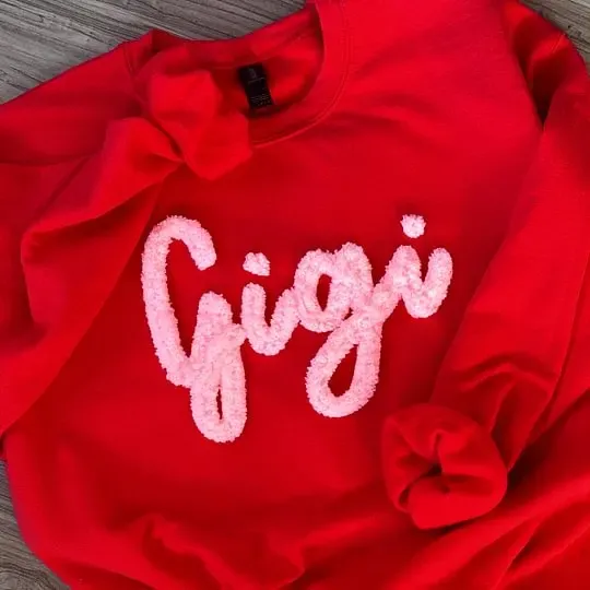 Cozy Chenille Sweatshirt – The Perfect Mother‘s Day Gift for Mom & Grandma