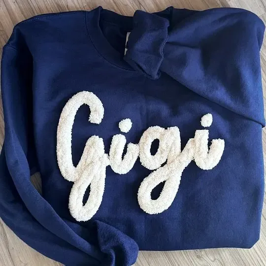 Cozy Chenille Sweatshirt – The Perfect Mother‘s Day Gift for Mom & Grandma