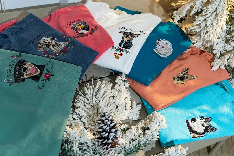 Custom Embroidered Pet Portrait Vintage Sweatshirt T-Shirt, Christmas Pet Sweathsirt