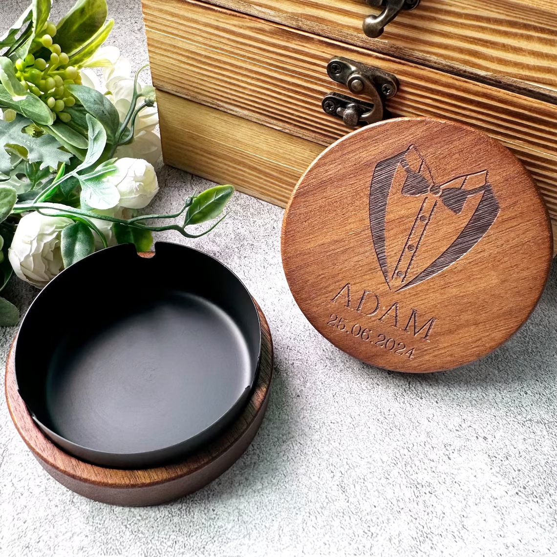 Customized handmade wooden retro ashtray with lid, groomsman gift, perfect gift for dad and boyfriend, wedding party souvenir