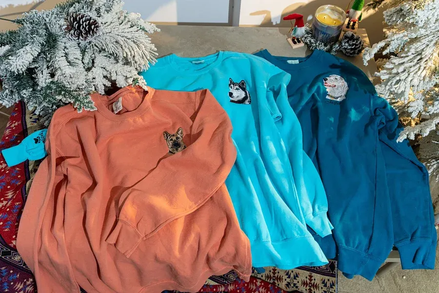 Custom Embroidered Pet Portrait Vintage Sweatshirt T-Shirt, Christmas Pet Sweathsirt