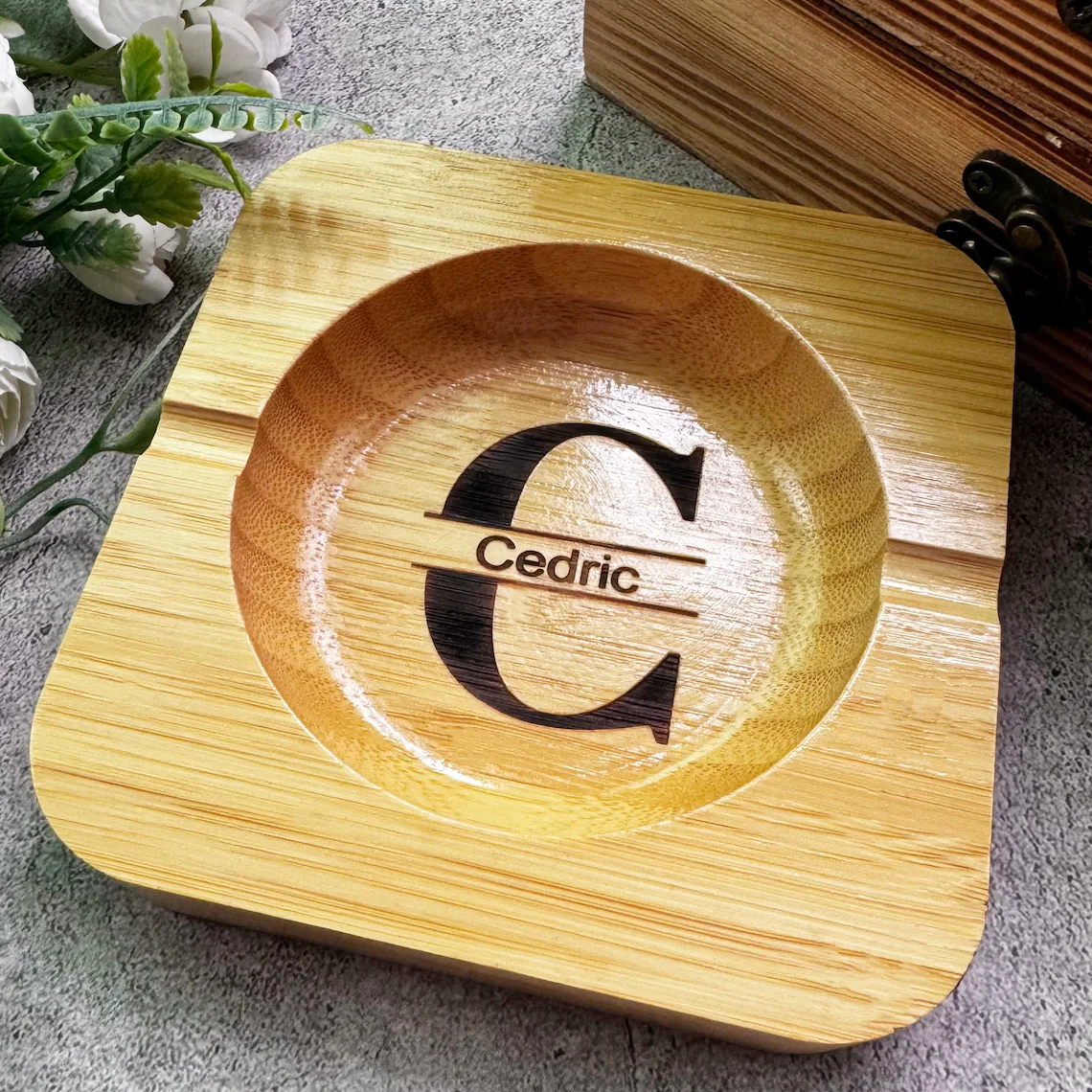 Customized handmade wooden retro ashtray with lid, groomsman gift, perfect gift for dad and boyfriend, wedding party souvenir