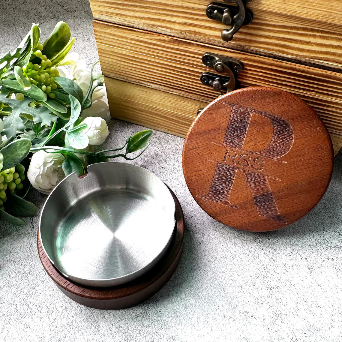 Customized handmade wooden retro ashtray with lid, groomsman gift, perfect gift for dad and boyfriend, wedding party souvenir