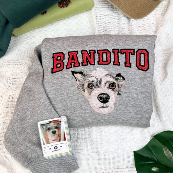 Custom Embroidered Pet Portrait T-Shirt – Personalized Dog or Cat Lover Gift – Pet Mom/Dad Sweatshirt