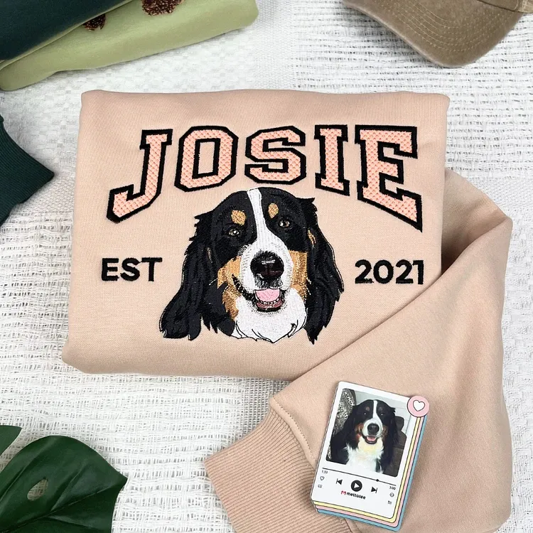 Custom Embroidered Pet Portrait T-Shirt – Personalized Dog or Cat Lover Gift – Pet Mom/Dad Sweatshirt