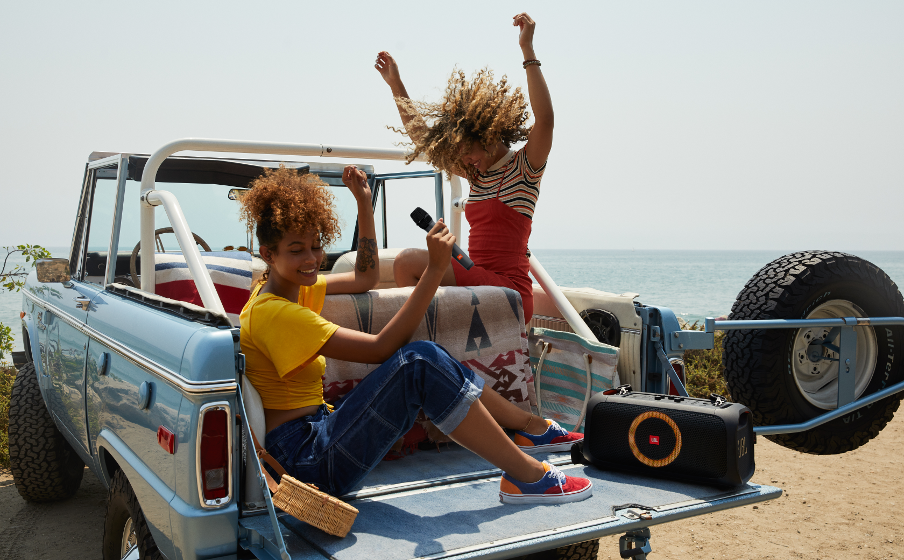 JBL PartyBox On-The-Go Synched light show - Image